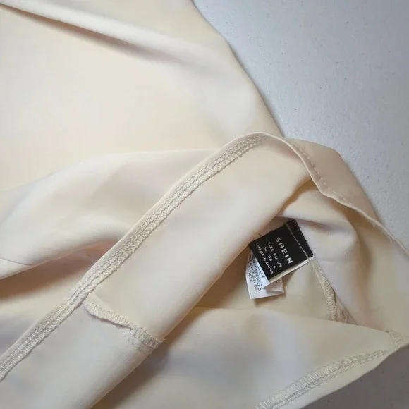 SHEIN Cream Twisted Knot Neck Sleeveless Blouse Cap Sleeve Top Size M Medium - Picture 3 of 6